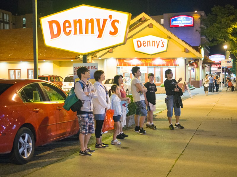 Denny's Crowd, Niagara Falls, Canada (August 2013)